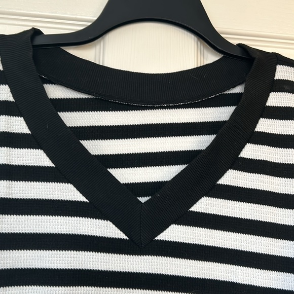 SHEIN striped waffle sweater, size xl black and white. - Picture 3 of 4
